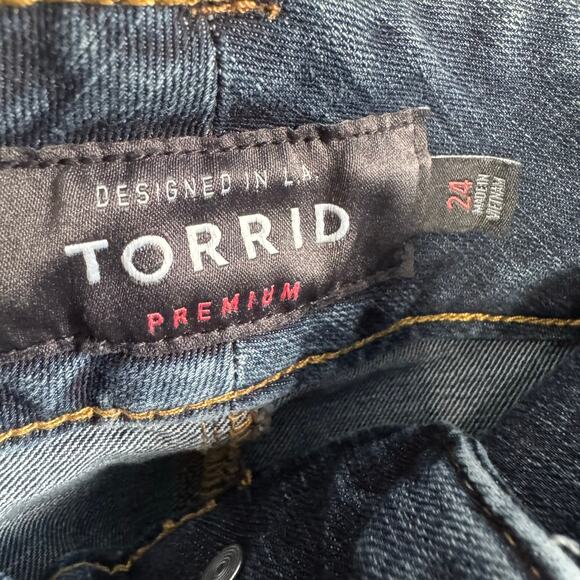 Torrid Denim Capri Jeans Size 24 NWT | Double Button Stretch Mid Rise Blue Jeans - Picture 4 of 4
